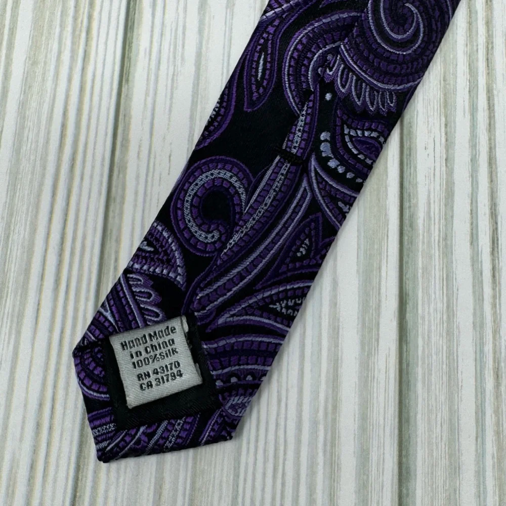 Geoffrey‎ Beene 100% Silk Purple Paisley Tie Charisma Event Office